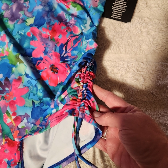 NWT Swimsuits For All Sz 20 Long Sleeve Rash Guard Swim Top Floral Print Padded - Picture 3 of 9